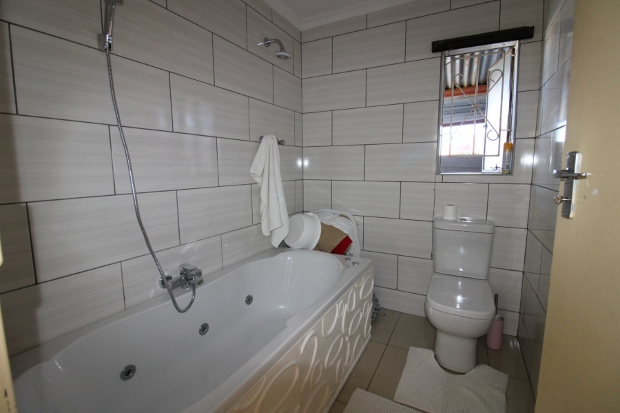 4 Bedroom Property for Sale in Vista Park Free State